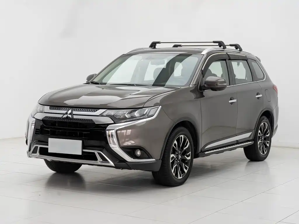 Mitsubishi Outlander 2019 — фото 1