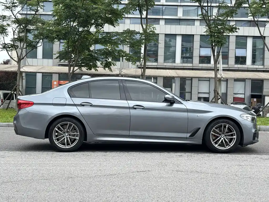 BMW 5 Series 2020 — фото 5