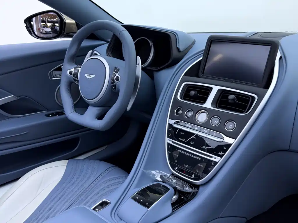 Aston Martin DB11 2023 — фото 18