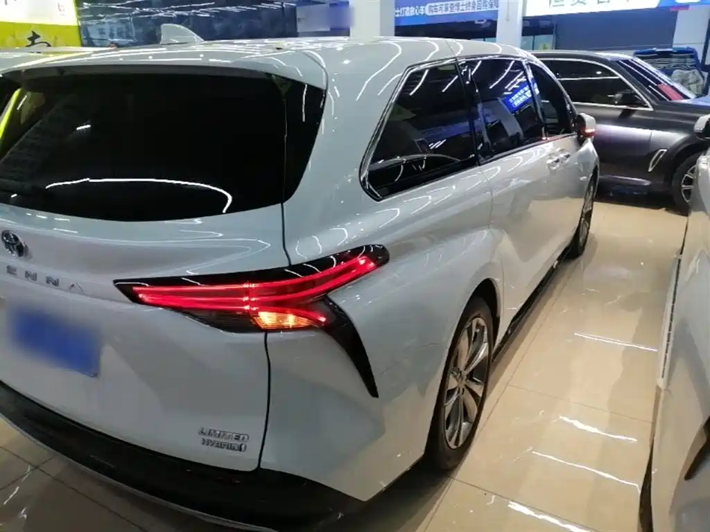 Toyota Sienna 2024 — фото 7