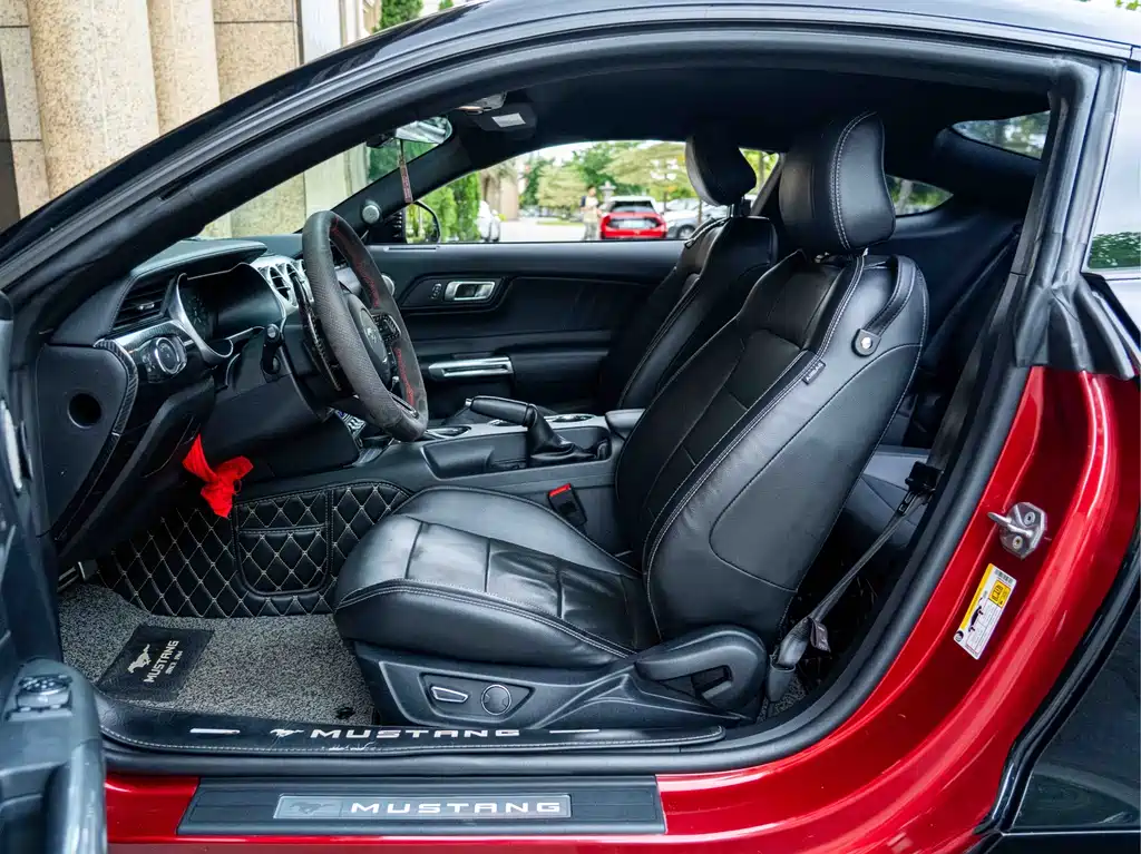 Ford Mustang 2018 — фото 17