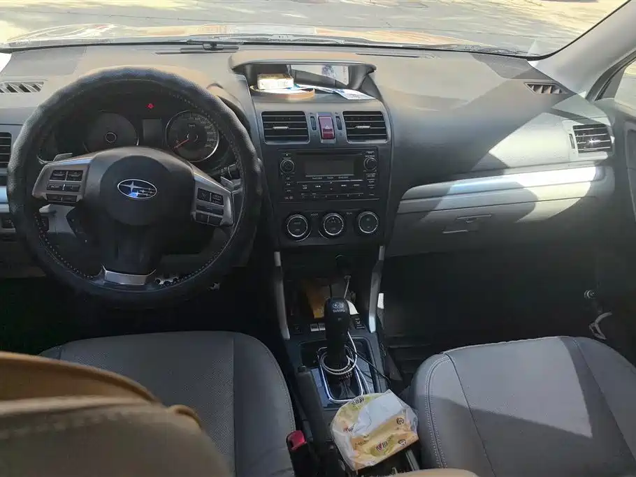 Subaru Forester 2015 — фото 12