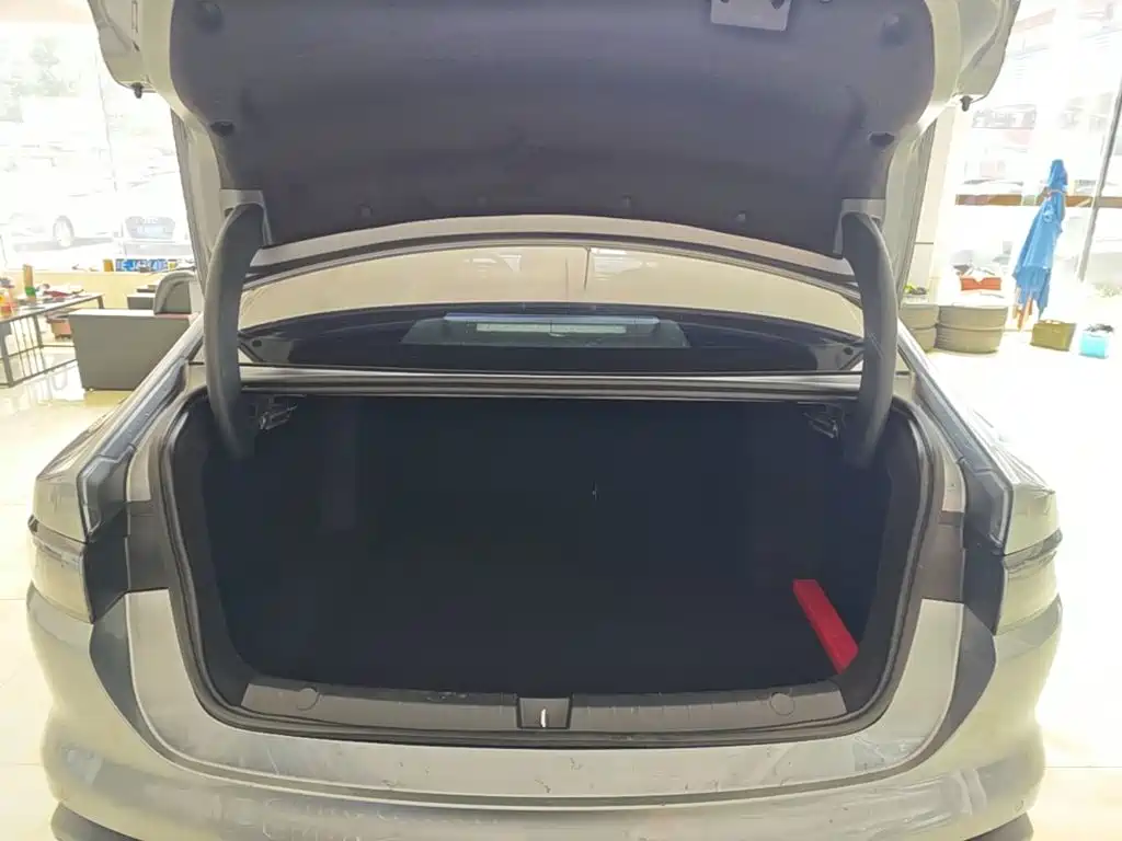 BYD Seal 05 DM-i 2025 — фото 19