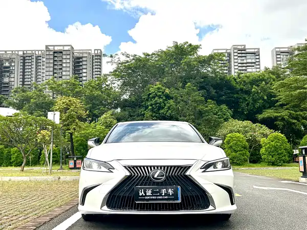 Lexus ES 2019