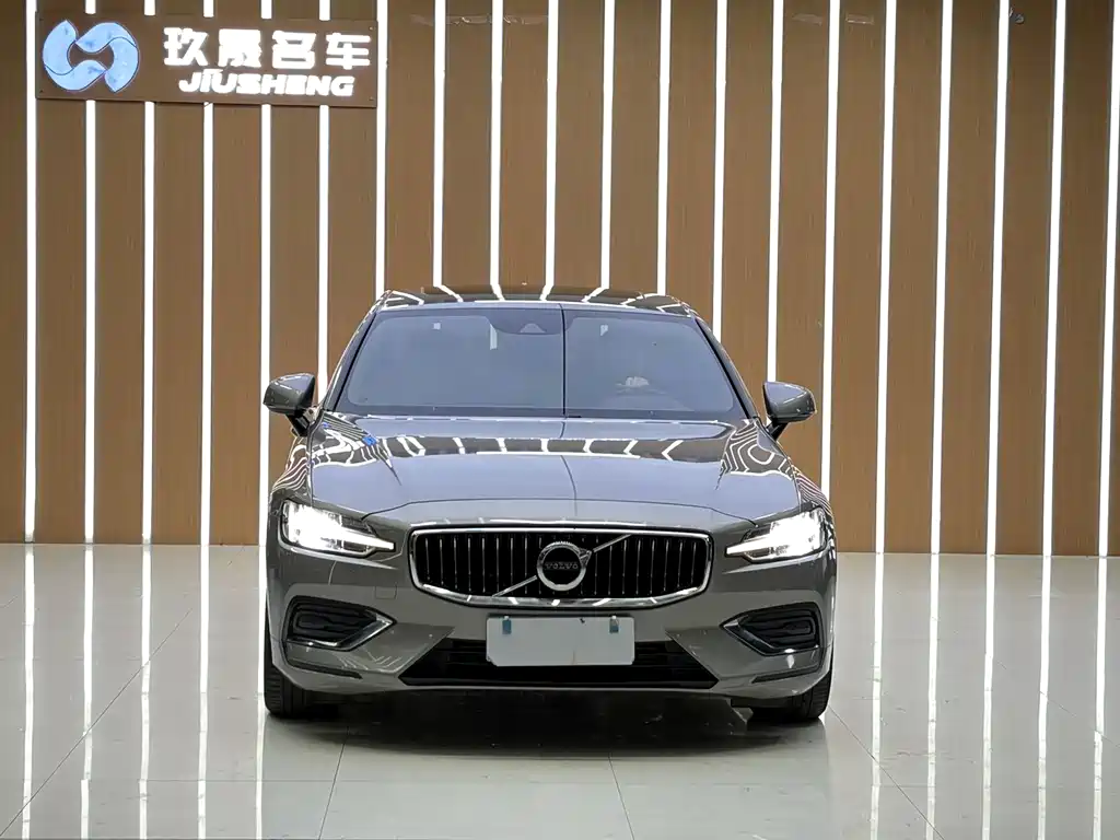 Volvo S60 2021 — фото 2
