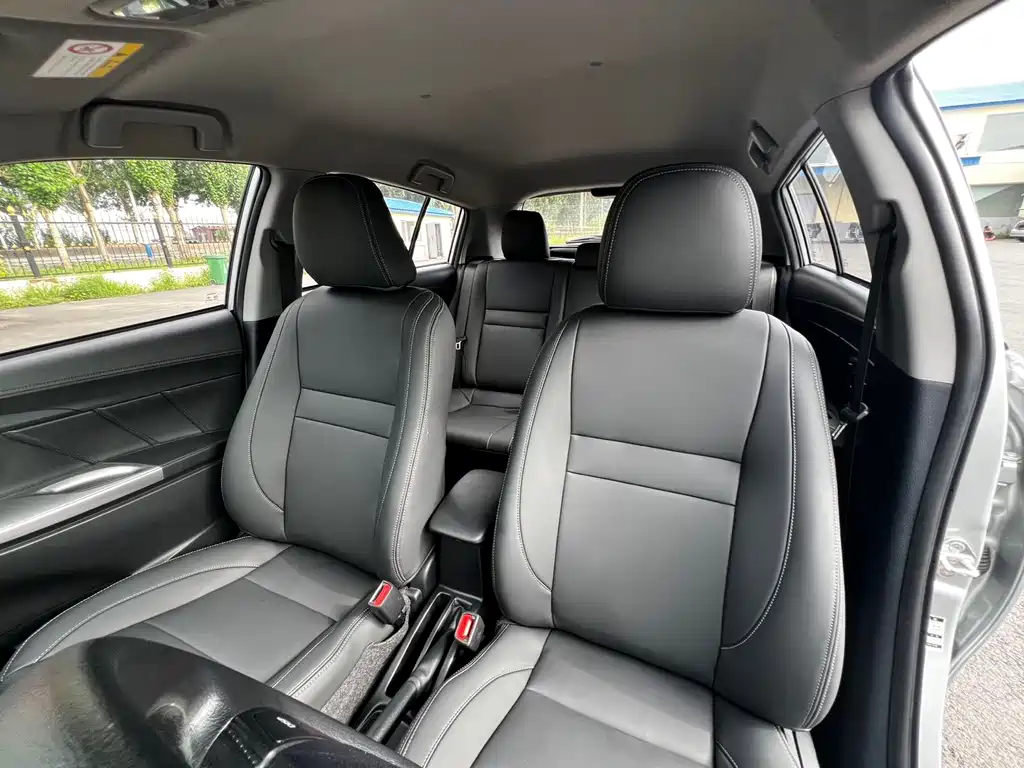 Toyota Yaris L 2022 — фото 12