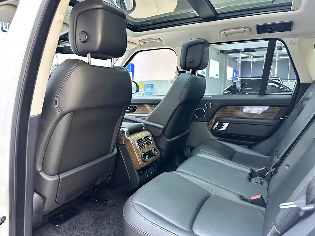 Land Rover Range Rover 2023 — фото 10