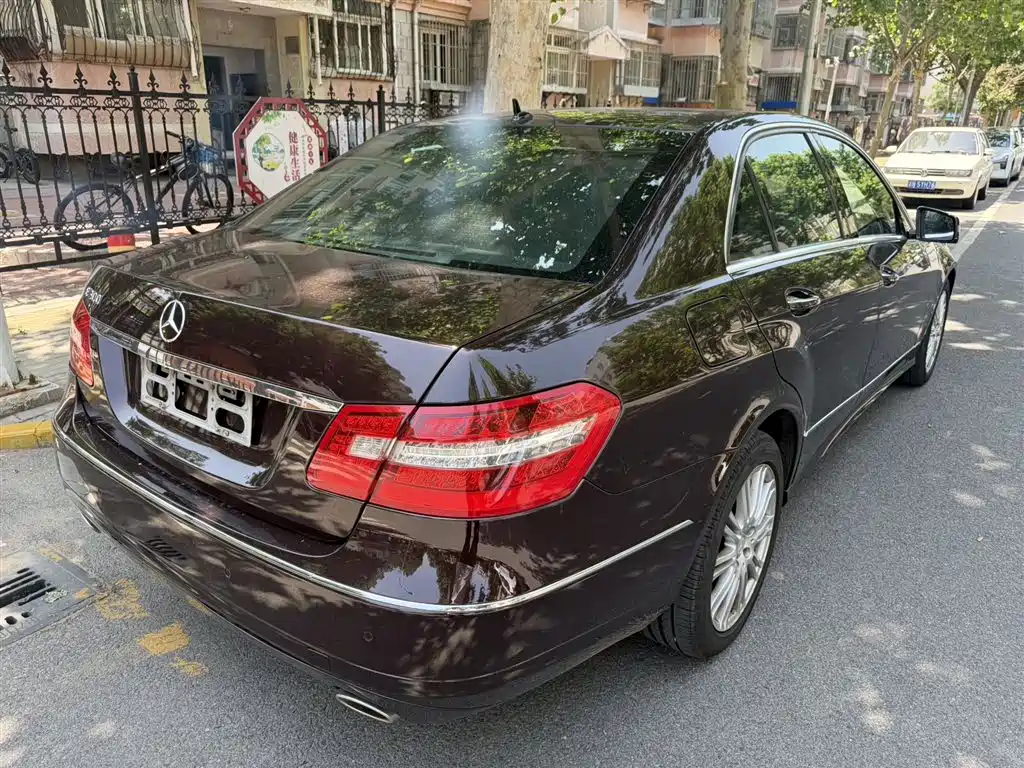 Mercedes-Benz E-Class 2010