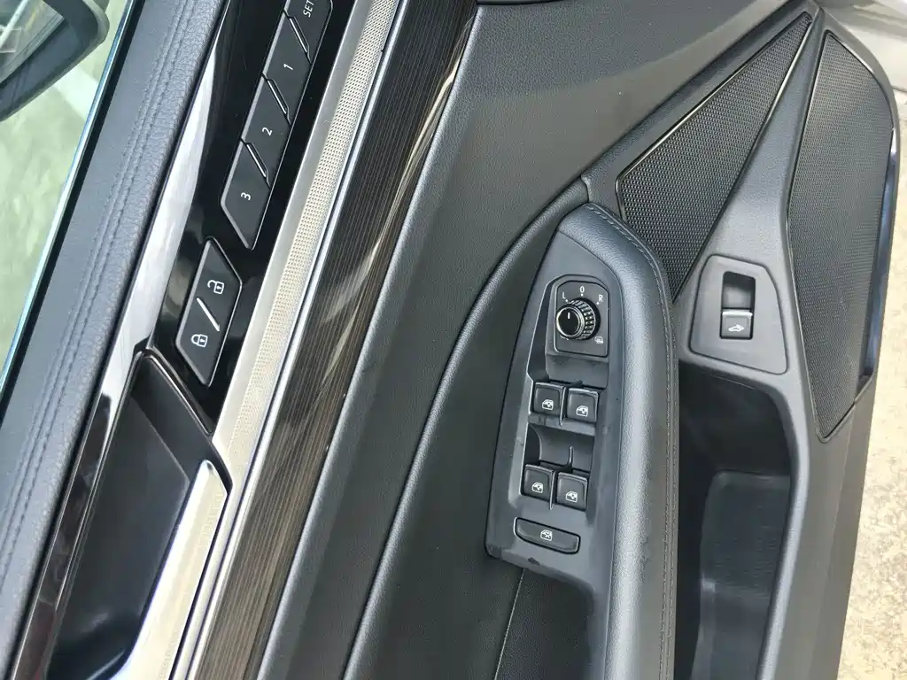 Volkswagen Phideon 2018 — фото 10