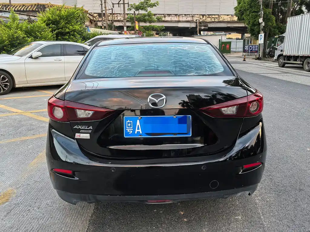 Mazda 3 Axela 2015