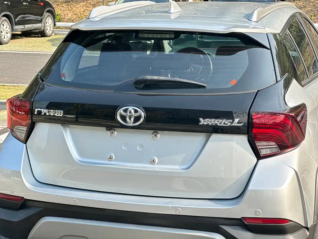 Toyota Yaris L 2022 — фото 15
