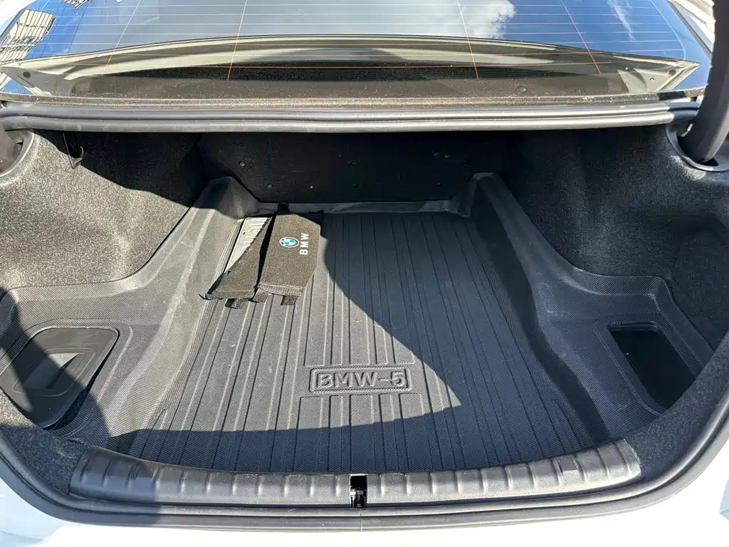 BMW 5 Series 2023 — фото 14