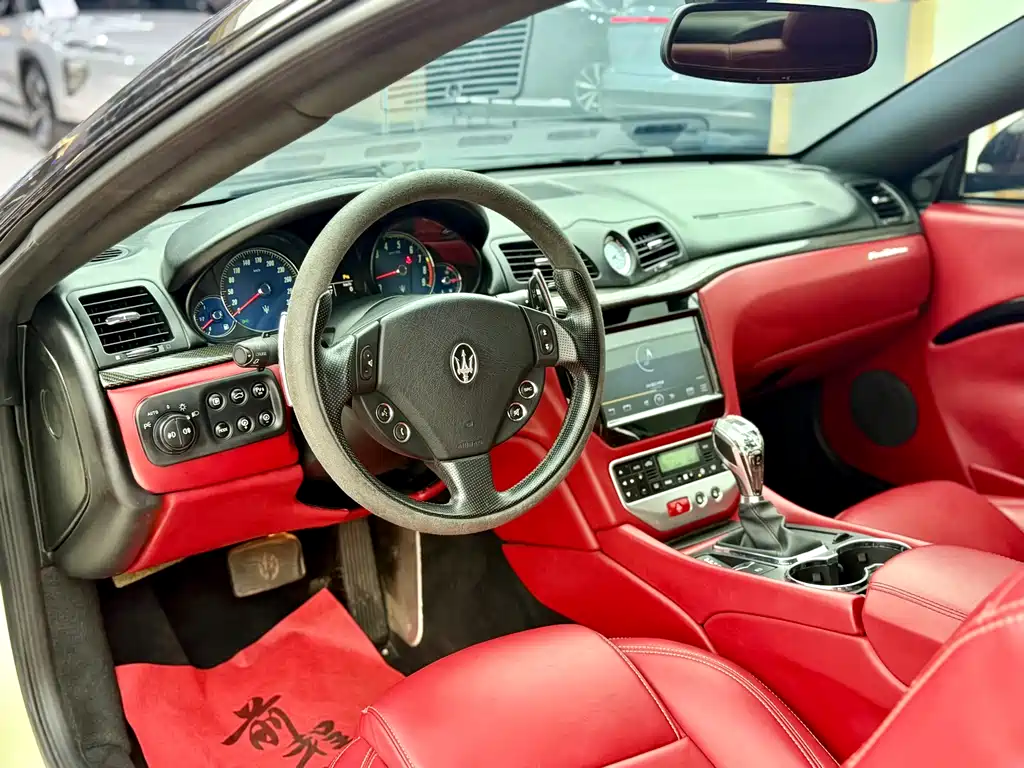 Maserati GranTurismo 2013 — фото 13