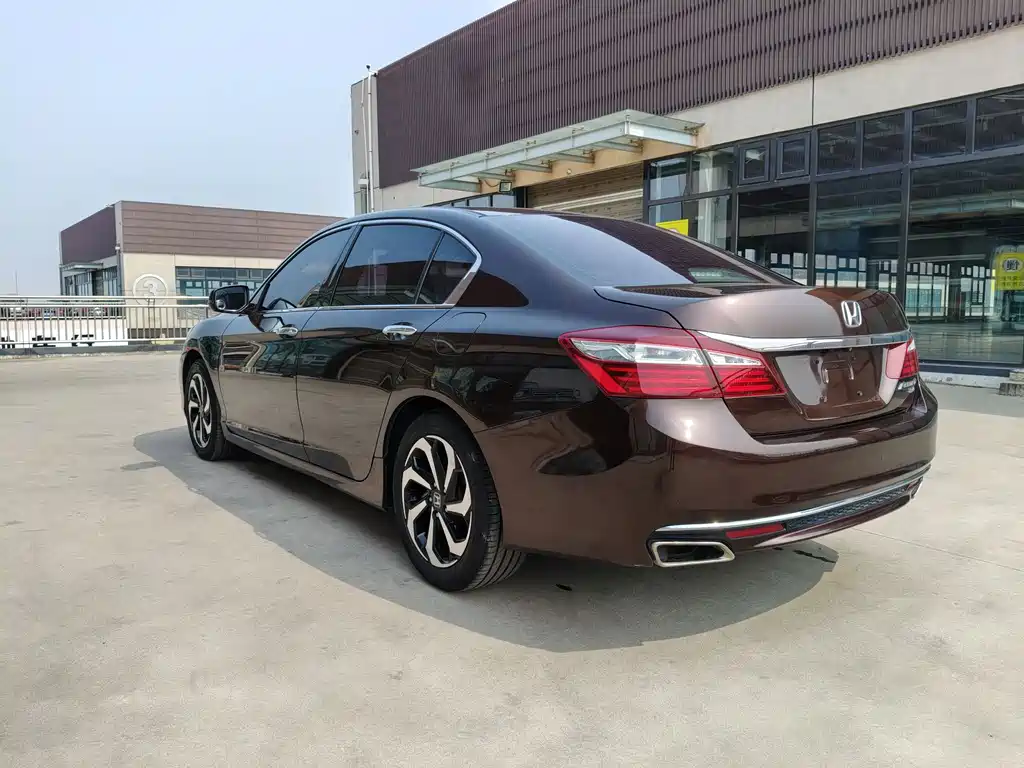 Honda Accord 2016 — фото 9