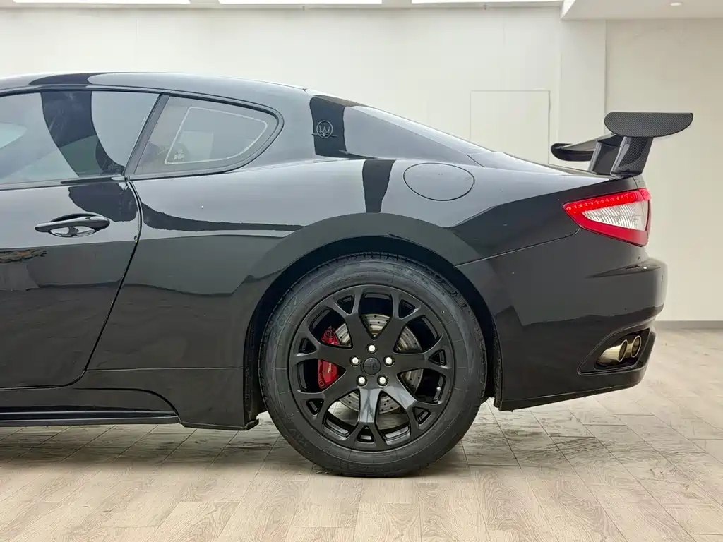 Maserati GranTurismo 2013 — фото 9