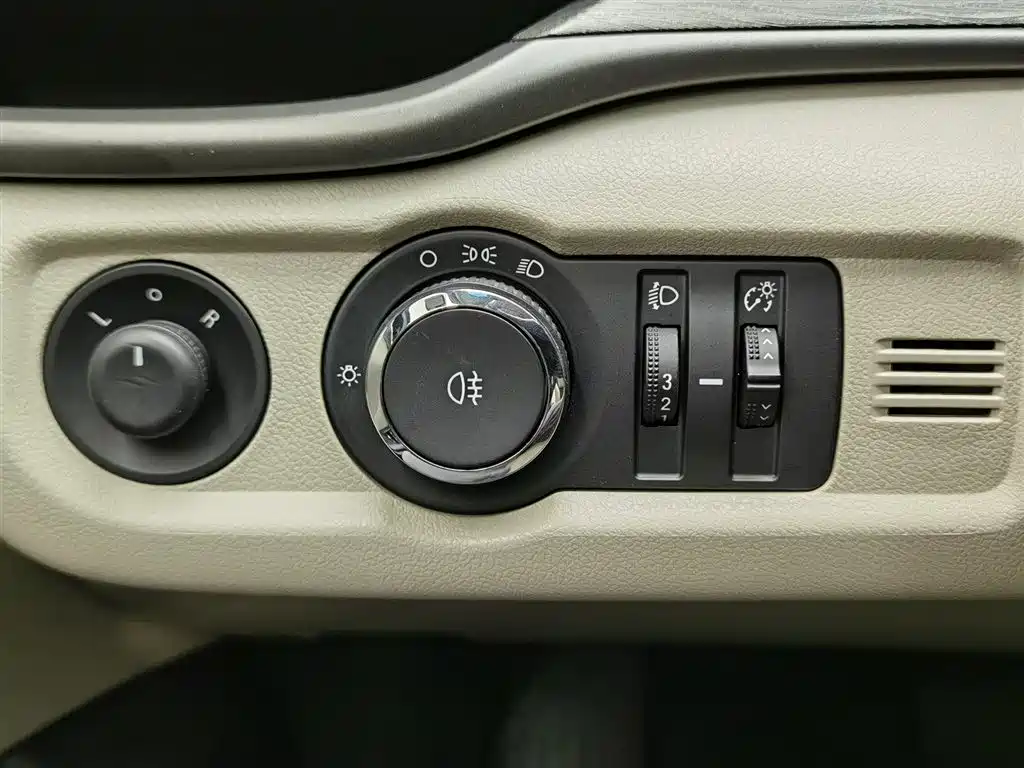 Buick Excelle 2015 — фото 21