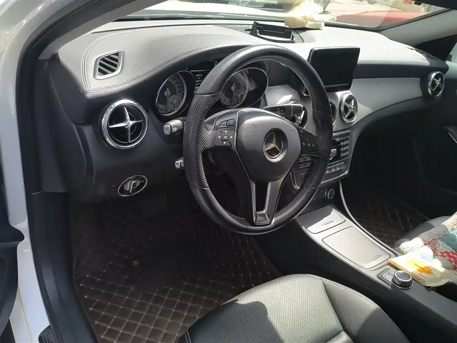 Mercedes-Benz GLA 2015 — фото 12