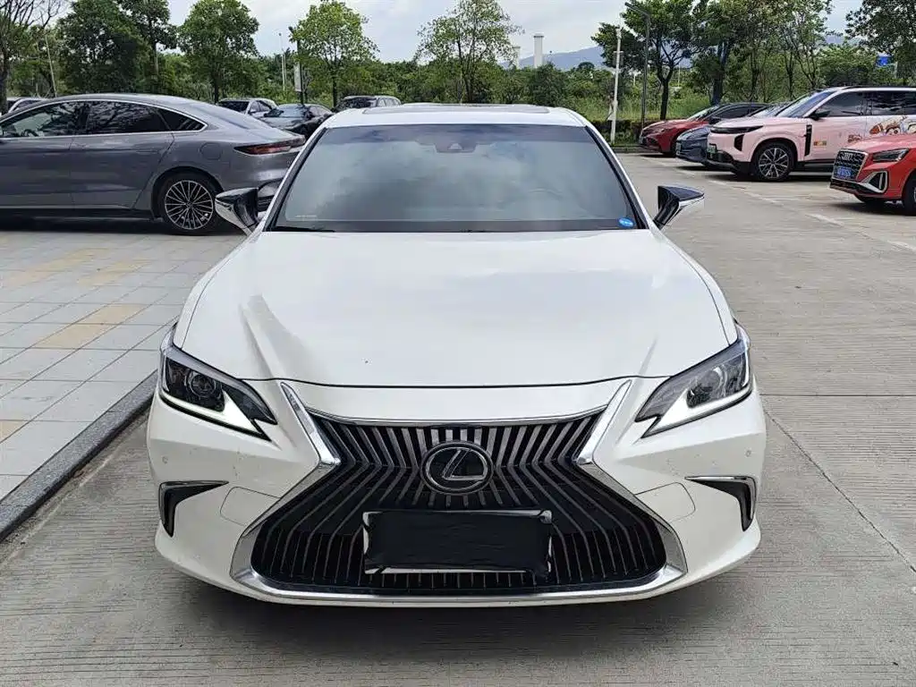 Lexus ES 2020 — фото 2