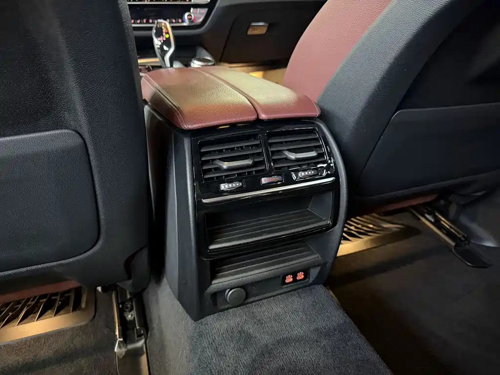 BMW 5 Series 2020 — фото 14