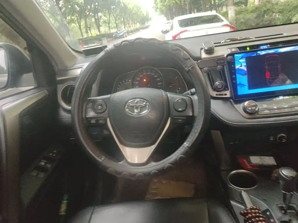 Toyota RAV4 2016 — фото 3