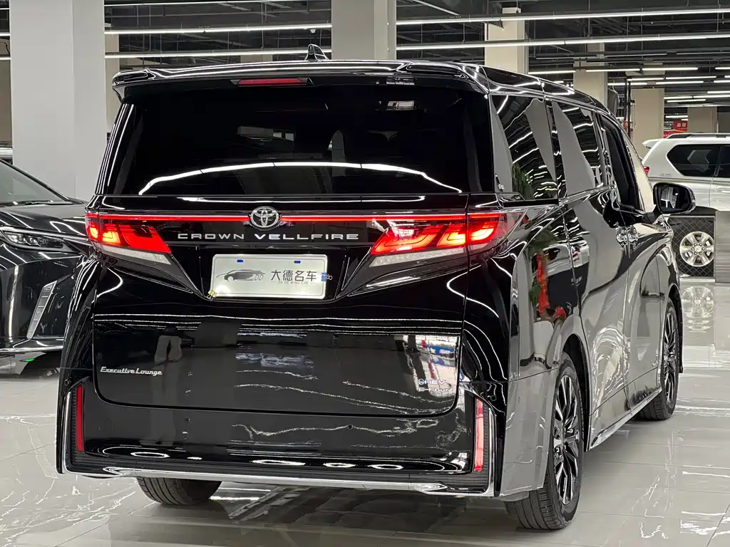 Toyota Vellfire 2023 — фото 4