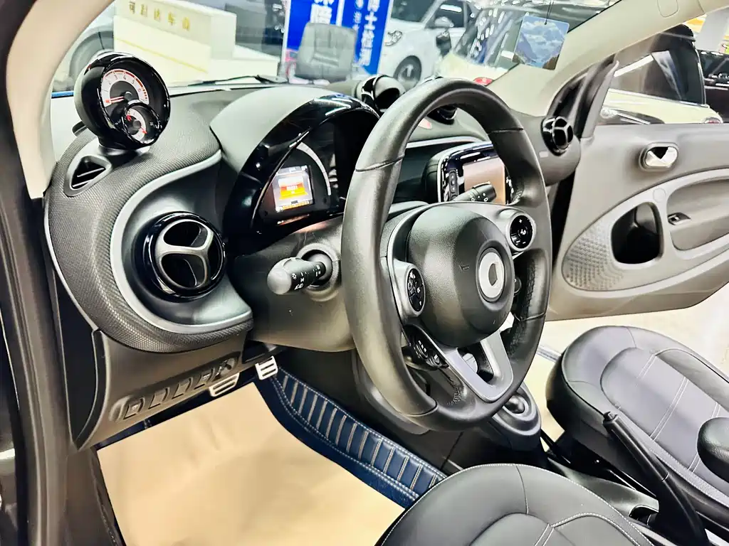 smart Fortwo 2018 — фото 18