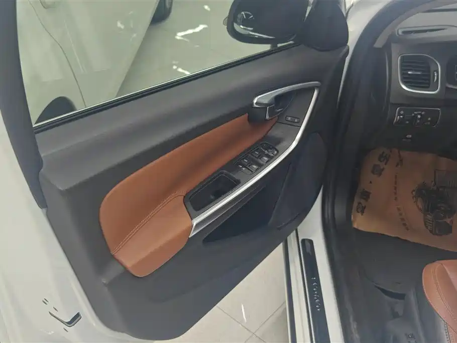 Volvo V60 2015