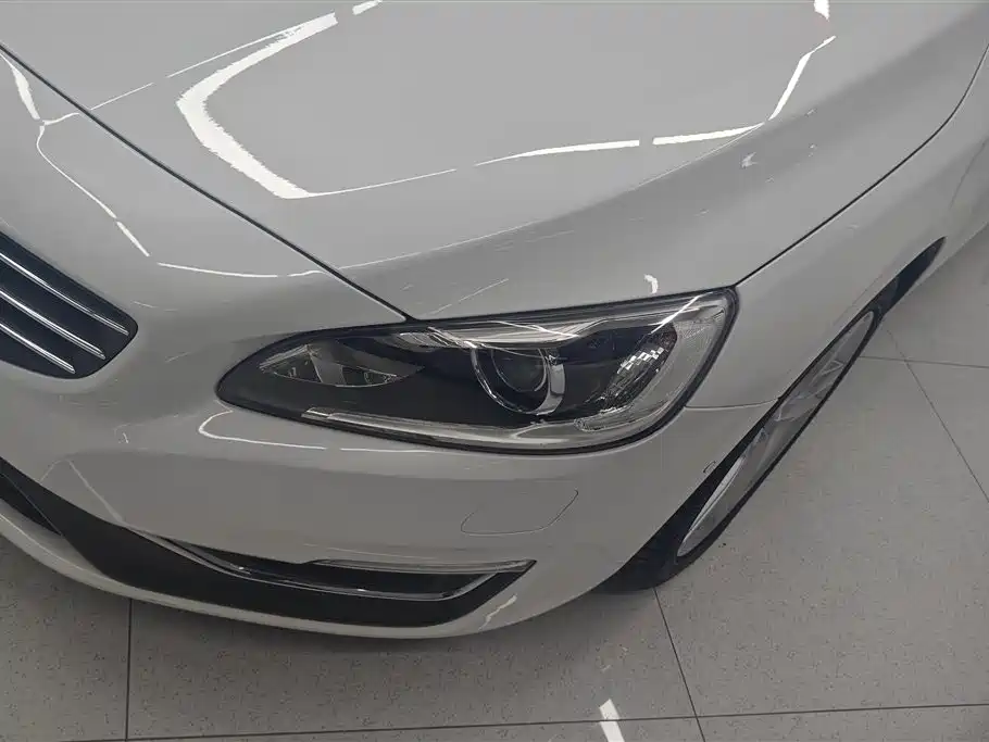 Volvo V60 2015