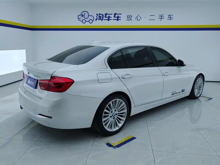 BMW 3 Series 2018 — фото 3