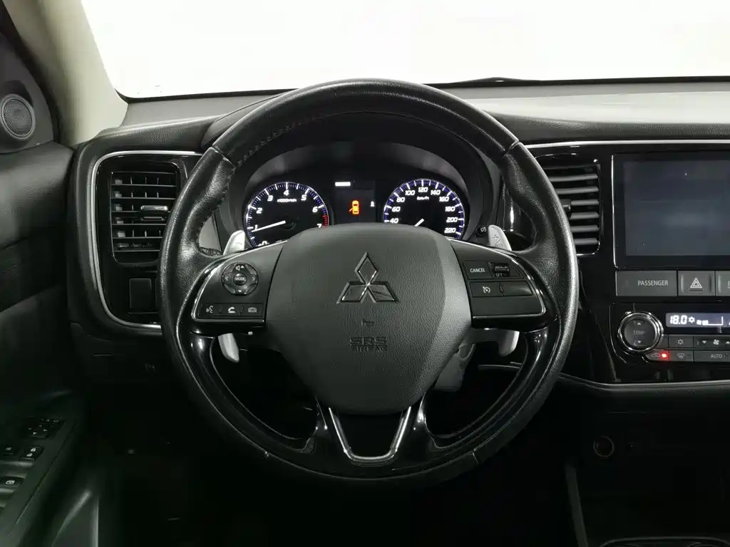 Mitsubishi Outlander 2017 — фото 11