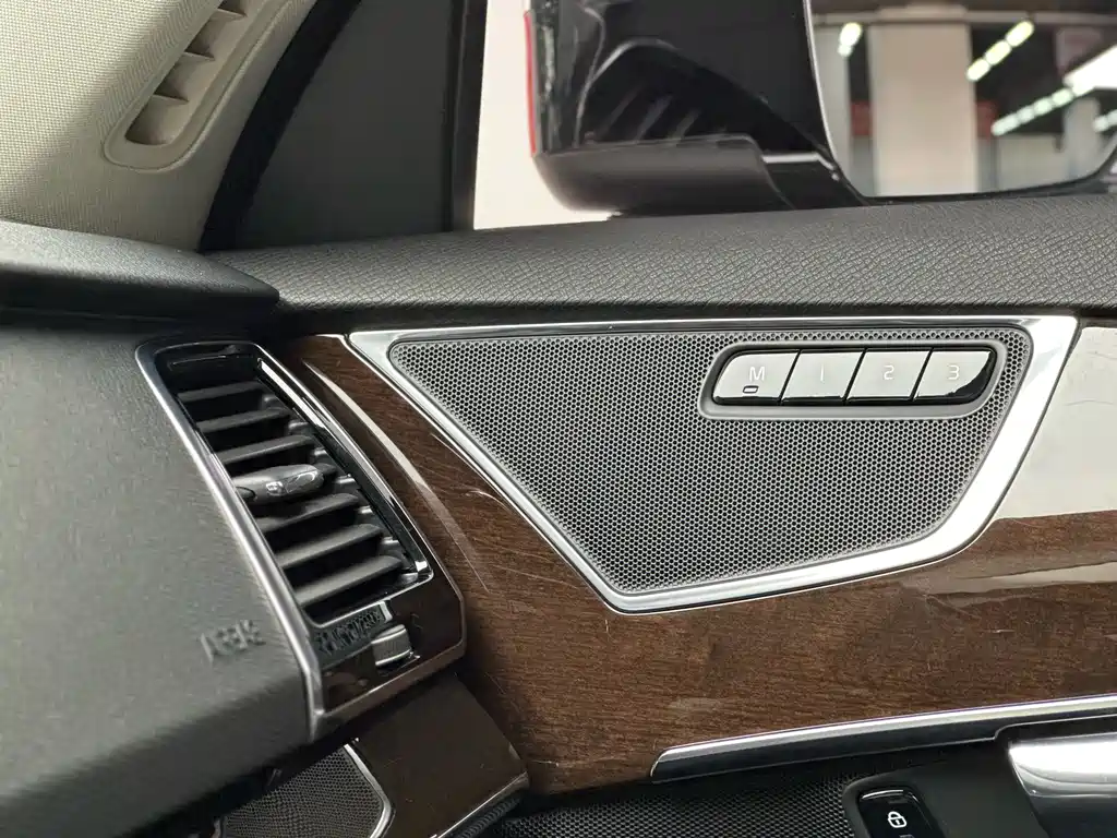 Volvo XC90 2016 — фото 11