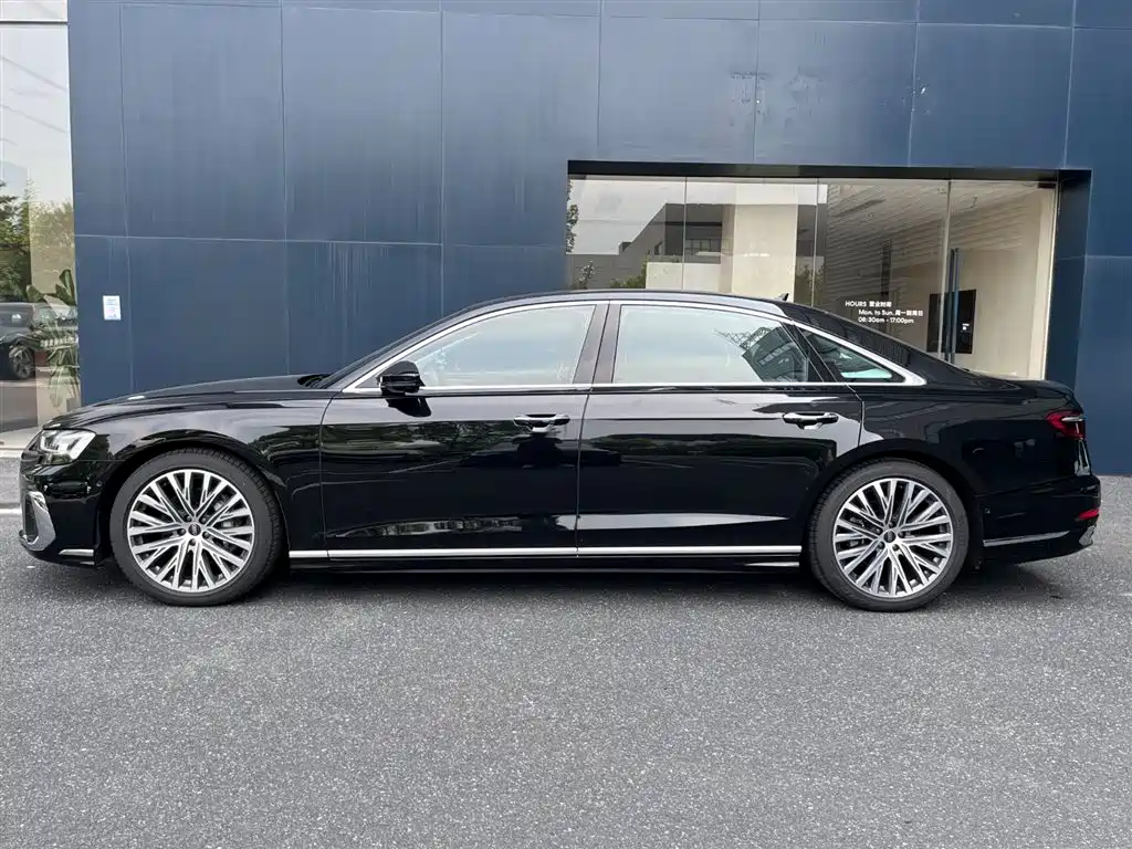 Audi A8 2025