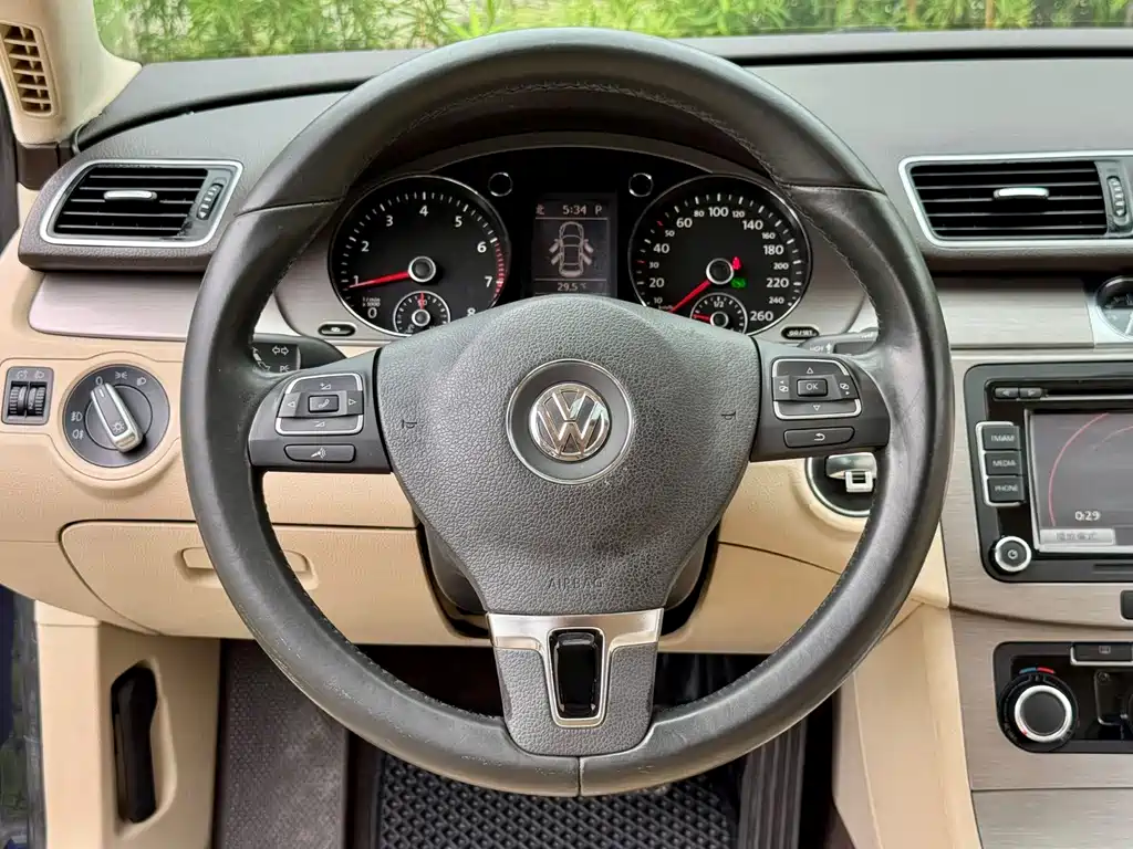 Volkswagen Magotan 2012