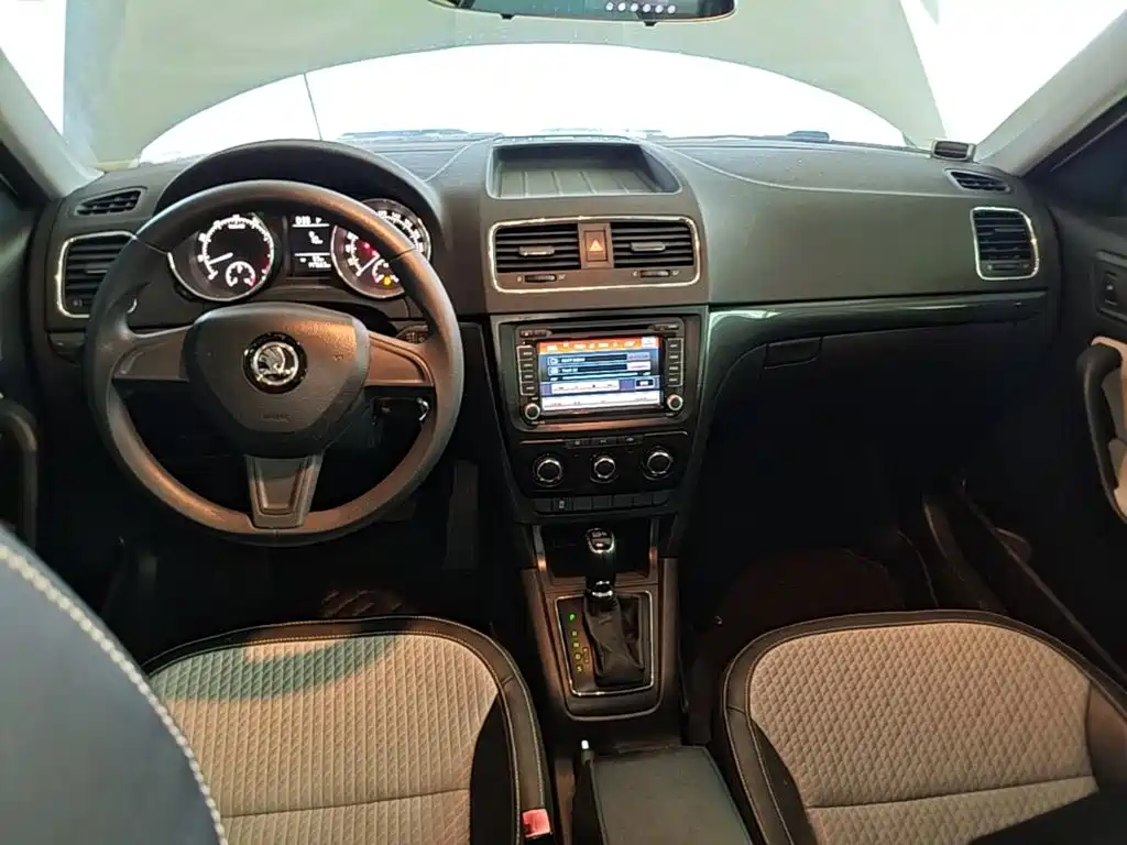 Skoda Yeti 2016 — фото 10