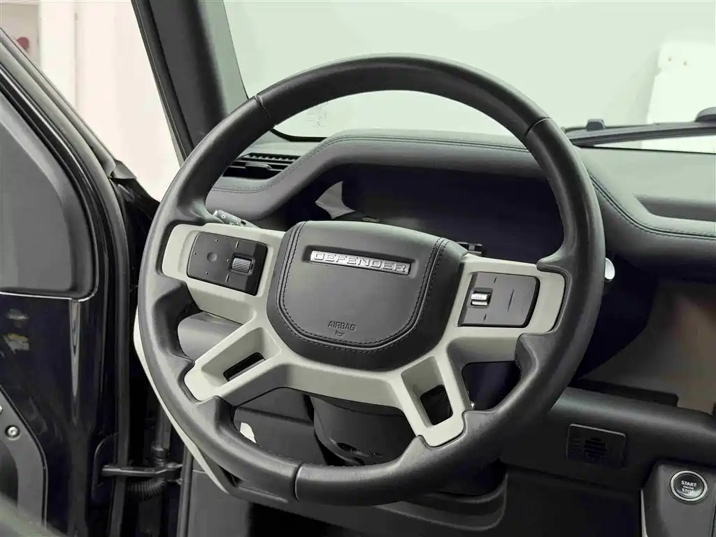 Land Rover Defender 2023 — фото 11