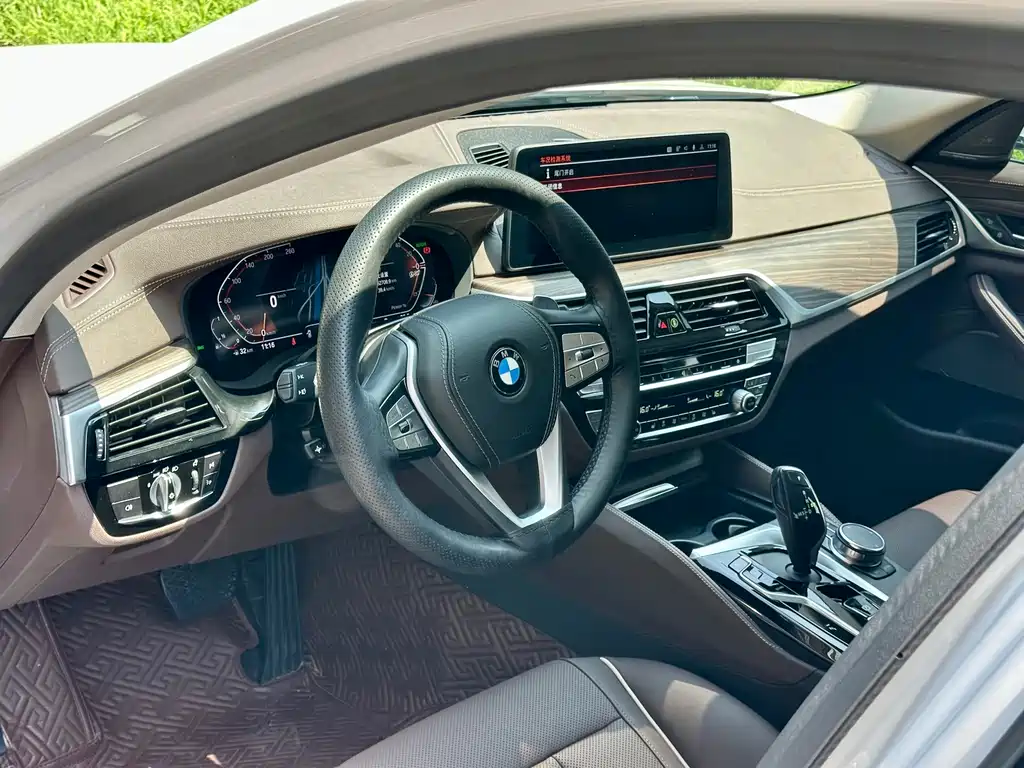 BMW 5 Series 2023
