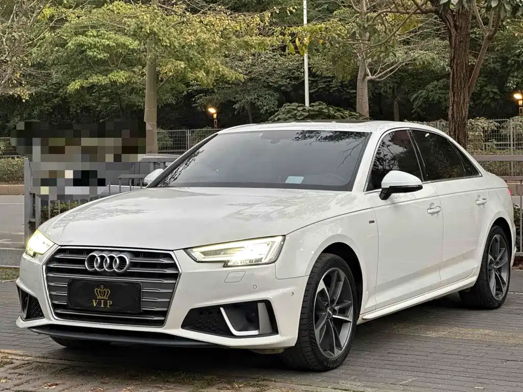 Audi A4L 2019 — фото 1