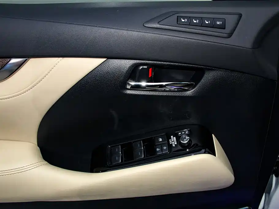 Toyota Alphard 2023 — фото 27