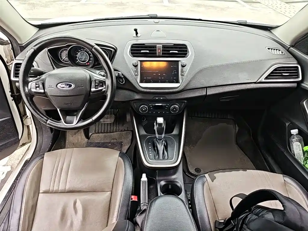 Ford Escort 2018 — фото 10