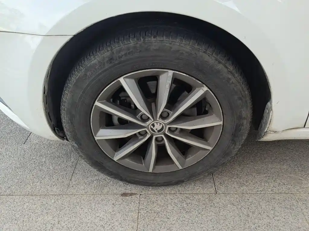 Skoda Octavia 2018 — фото 23