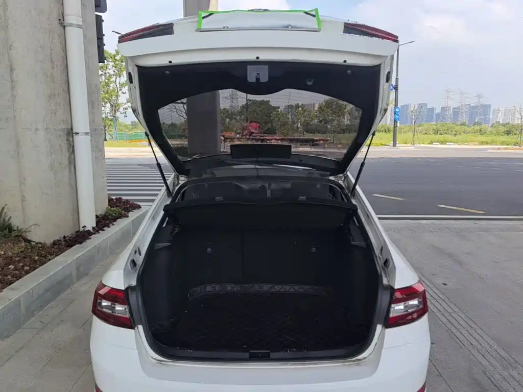 Skoda Octavia 2018 — фото 19