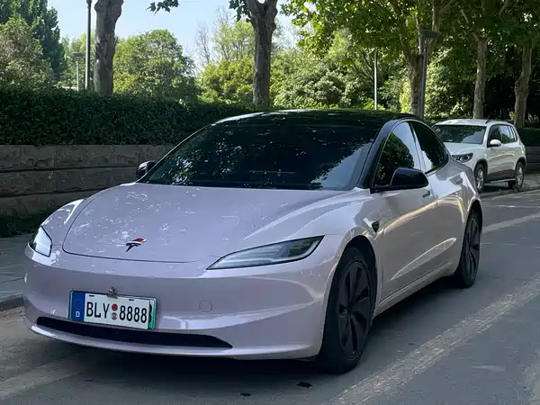 Tesla Model 3 2024
