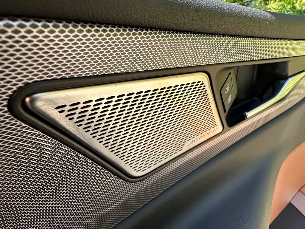 Jaguar XEL 2024 — фото 13