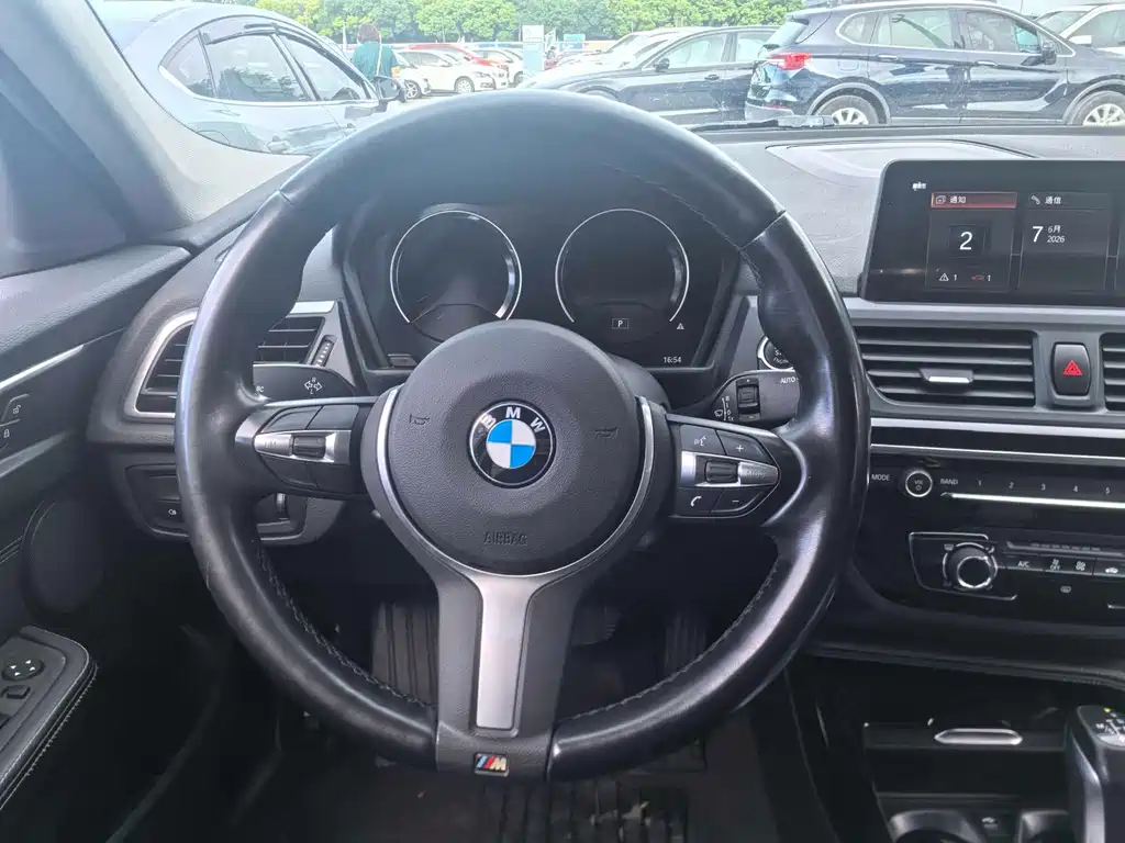 BMW 1 Series 2019 — фото 13