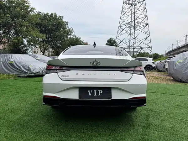 Hyundai Elantra 2023