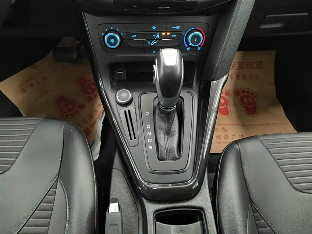 Ford Focus 2019 — фото 14