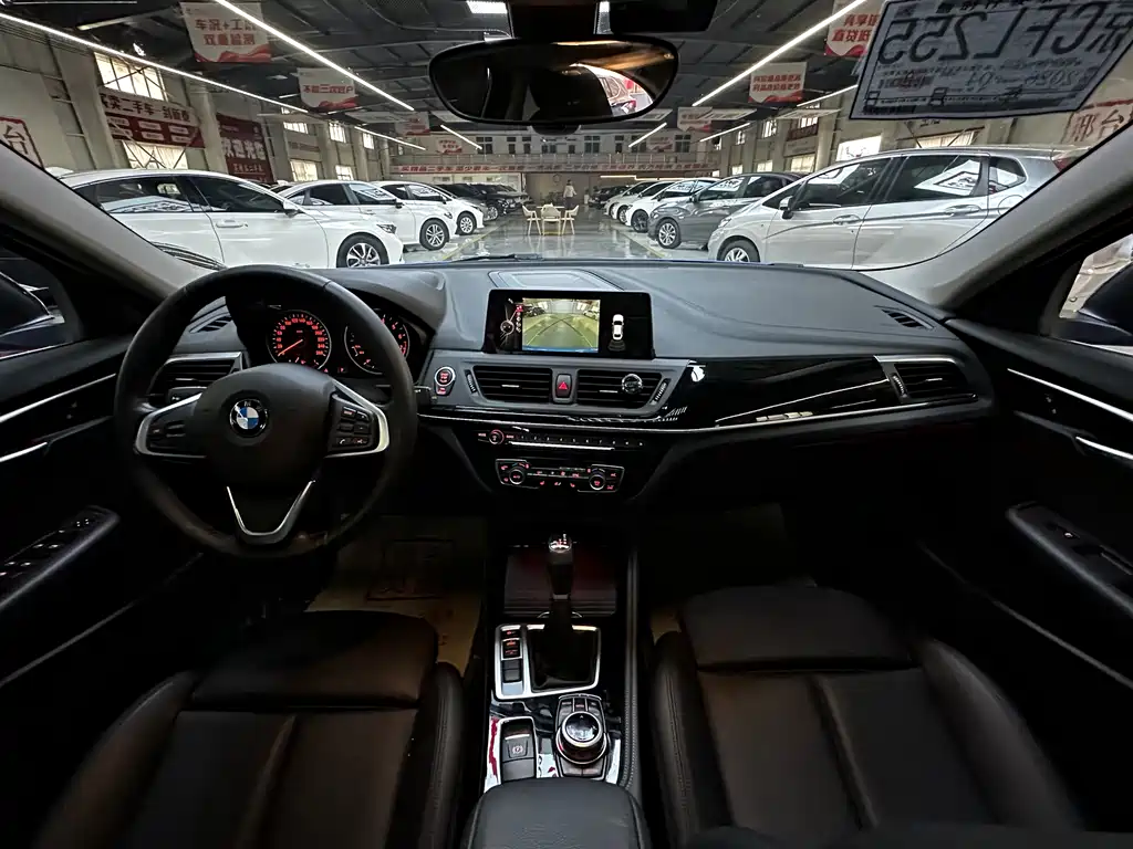 BMW 1 Series 2017 — фото 15