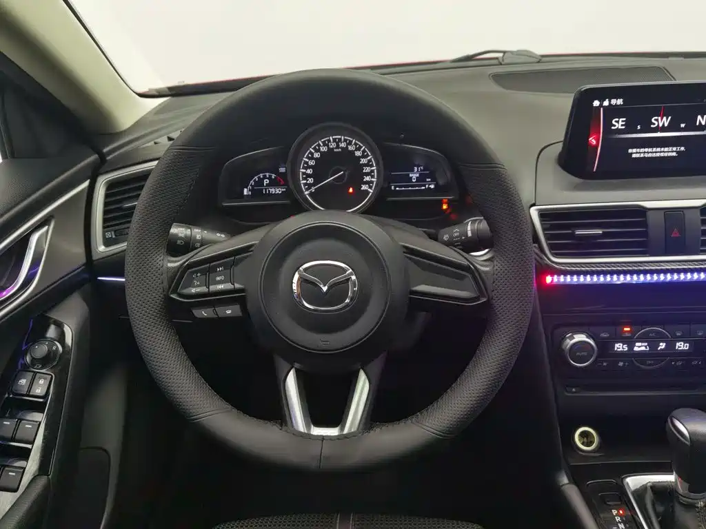 Mazda 3 Axela 2017 — фото 11