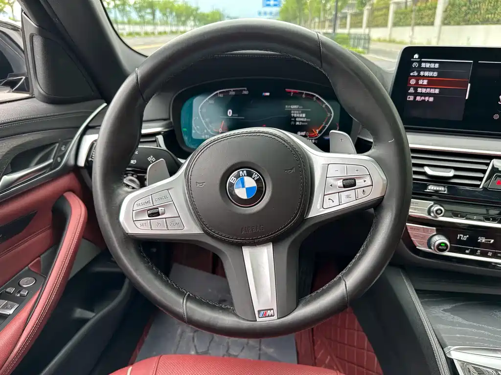 BMW 5 Series 2022 — фото 16