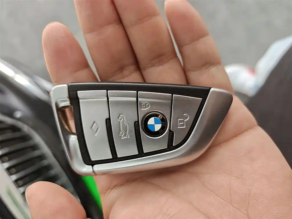 BMW 5 Series New Energy 2020 — фото 9
